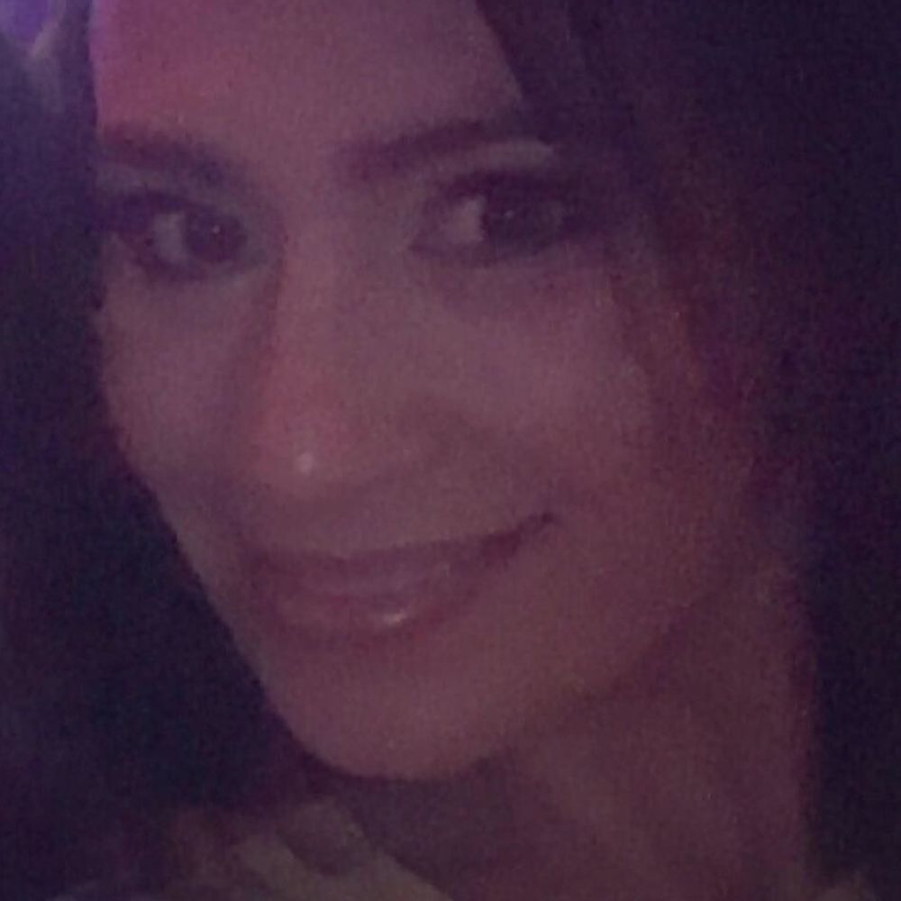 Meet your Posher, Yoli